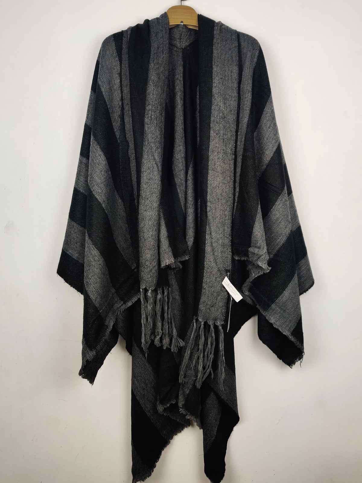 Buy online pre-used pre-loved 100% authentic & Original branded Bershka (CS-5056) available in Pakistan. Top international brands avilable.