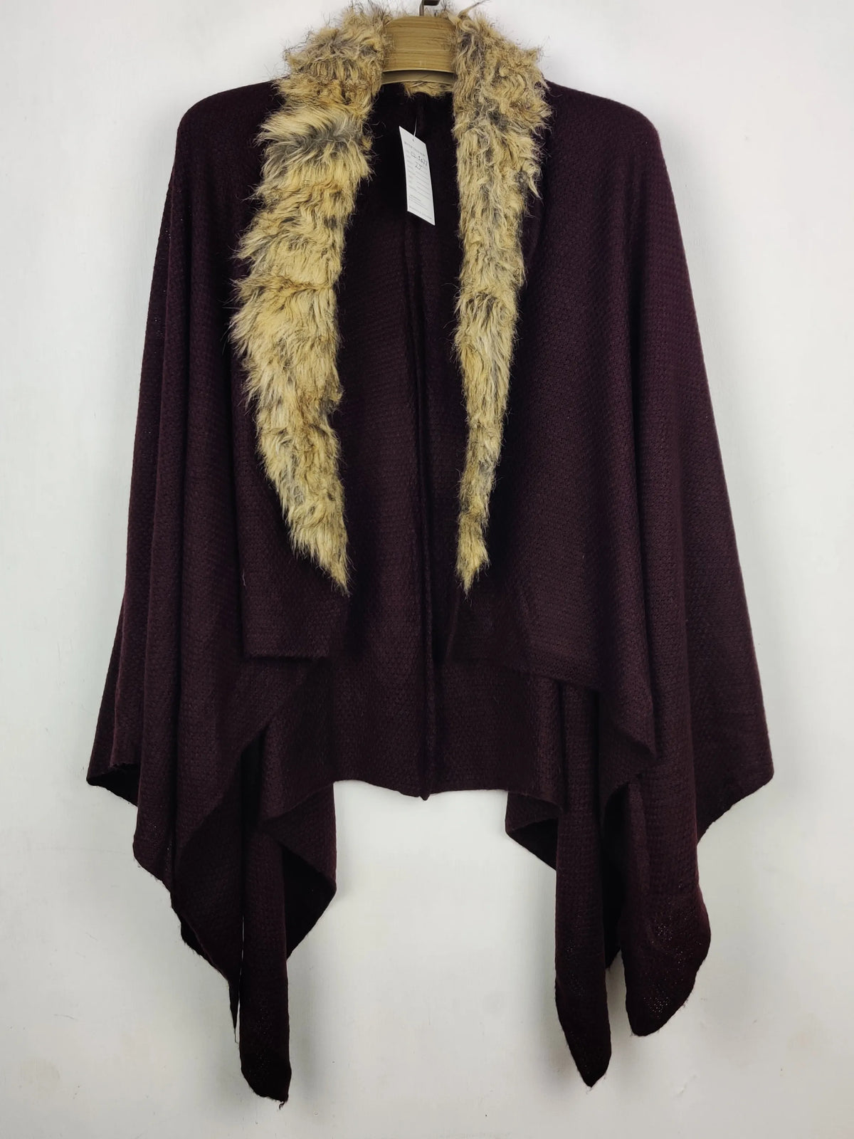 Buy online pre-used pre-loved 100% authentic & Original branded Unknown Brand (CS-5077) available in Pakistan. Top international brands avilable.