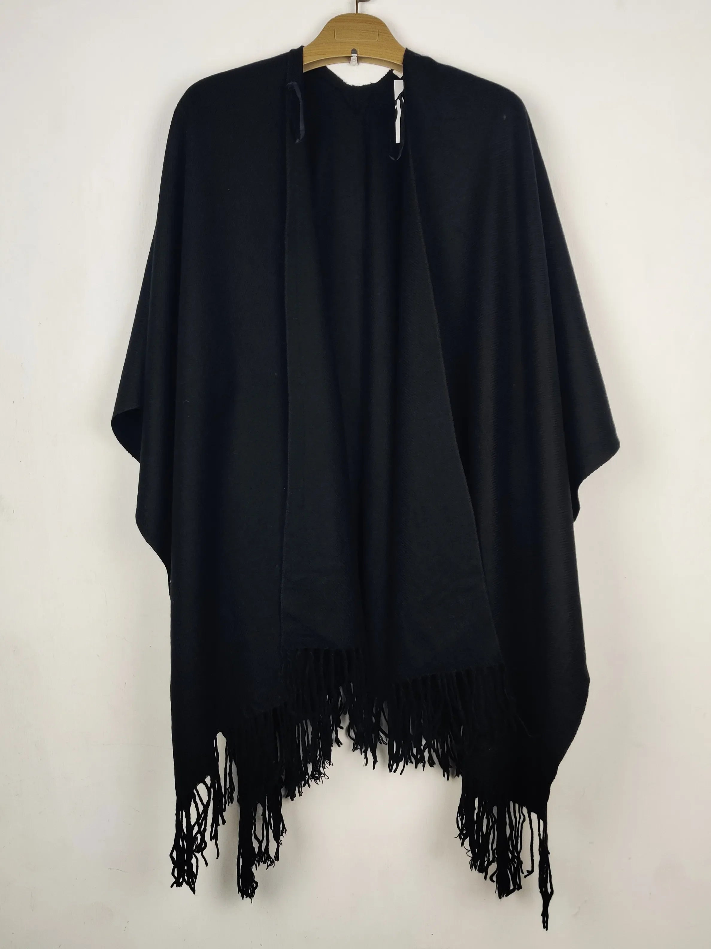 Buy online pre-used pre-loved 100% authentic & Original branded Accessories (CS-5090) available in Pakistan. Top international brands avilable.