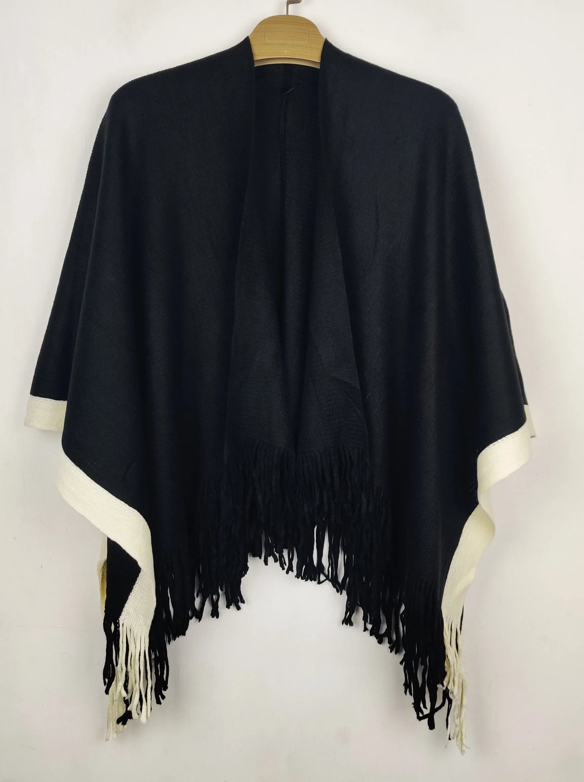 Buy online pre-used pre-loved 100% authentic & Original branded Mia Moda (CS-5092) available in Pakistan. Top international brands avilable.