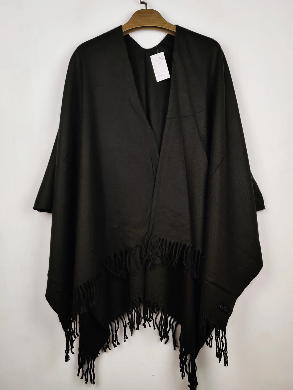 Buy online pre-used pre-loved 100% authentic & Original branded Unknown Brand (CS-5145) available in Pakistan. Top international brands avilable.