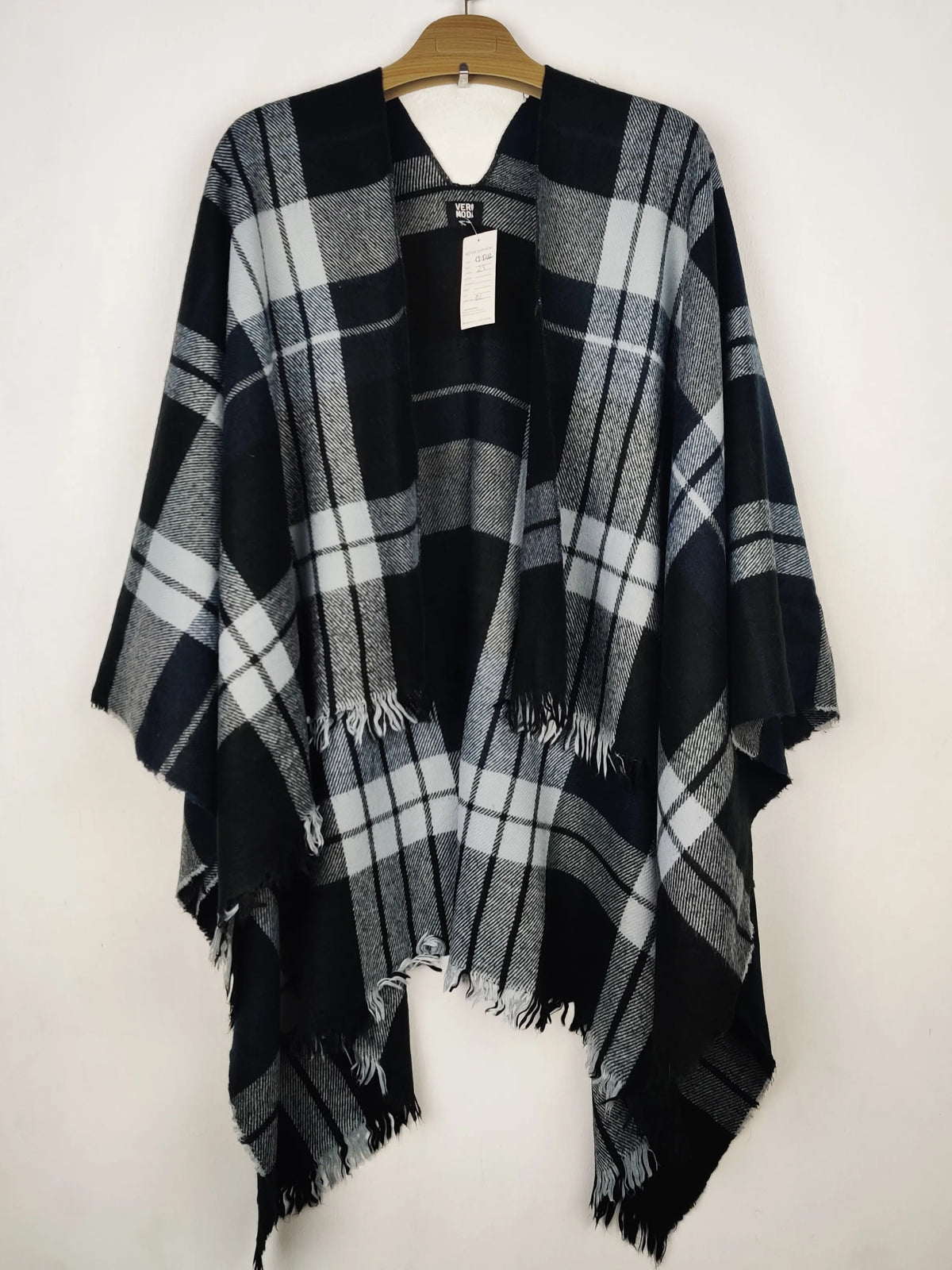 Buy online pre-used pre-loved 100% authentic & Original branded Vero Moda (CS-5222) available in Pakistan. Top international brands avilable.