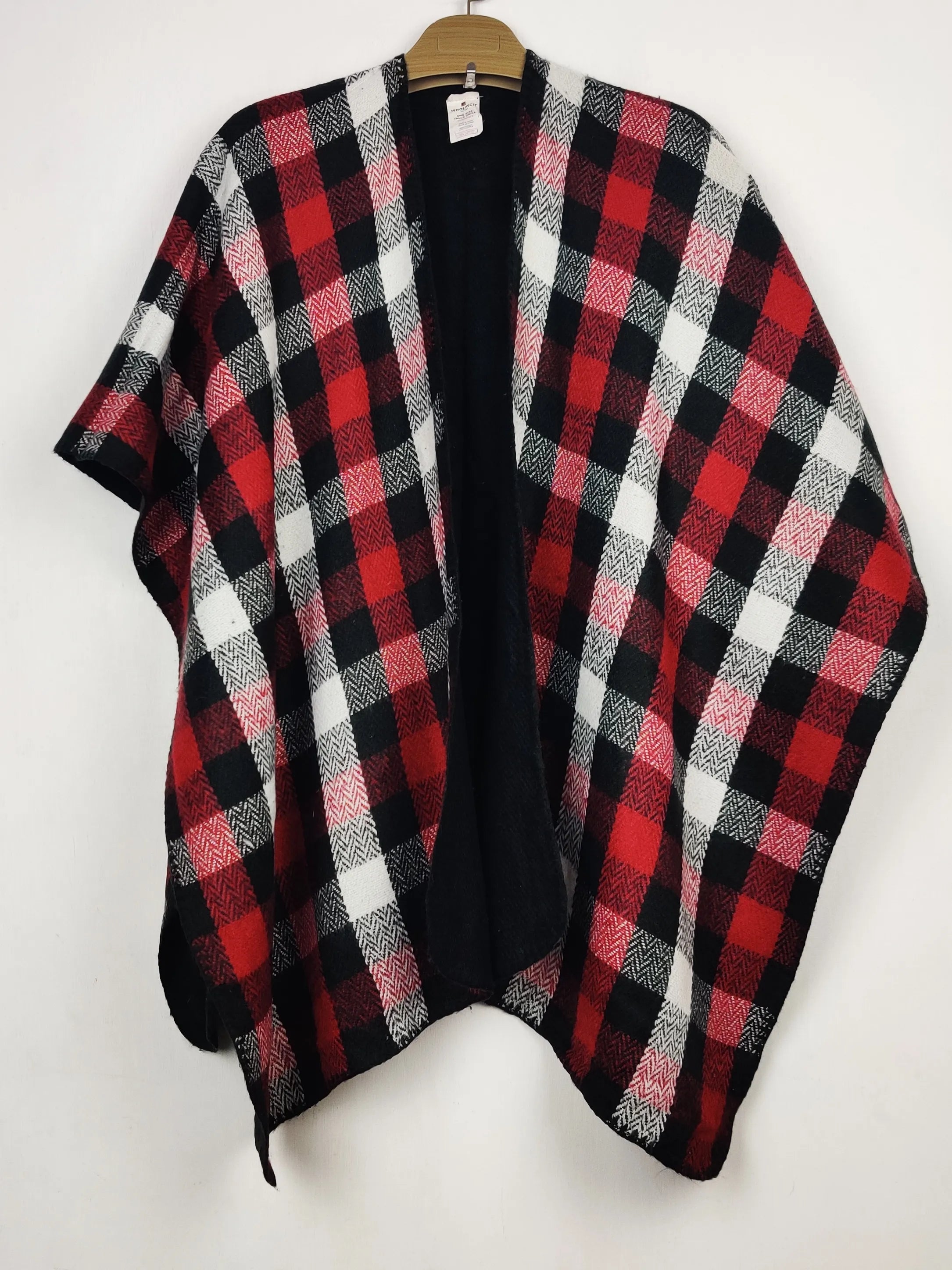 Buy online pre-used pre-loved 100% authentic & Original branded Woolrich (CS-5323) available in Pakistan. Top international brands avilable.