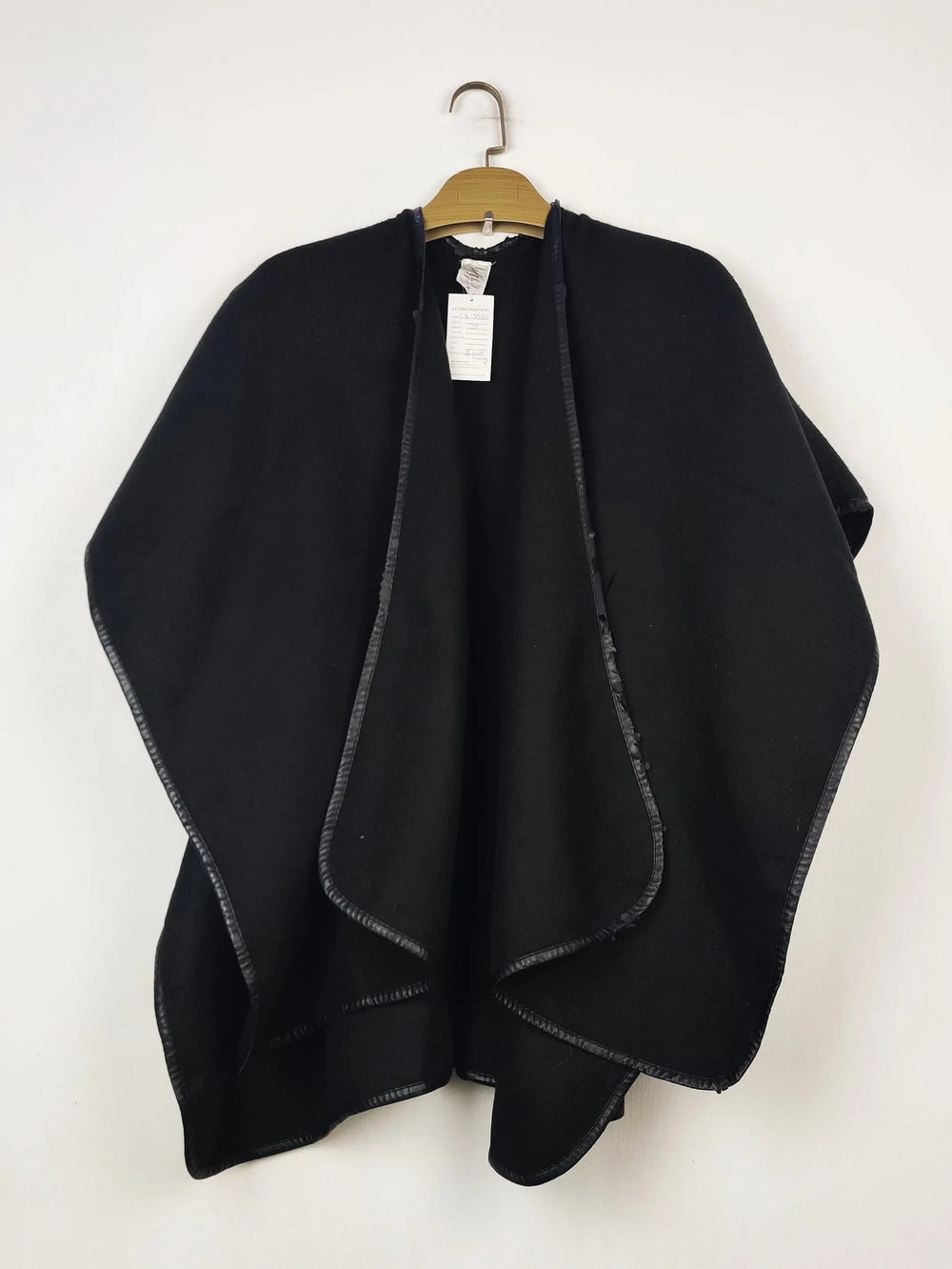 Buy online pre-used pre-loved 100% authentic & Original branded Unknown Brand (CS-5446) available in Pakistan. Top international brands avilable.