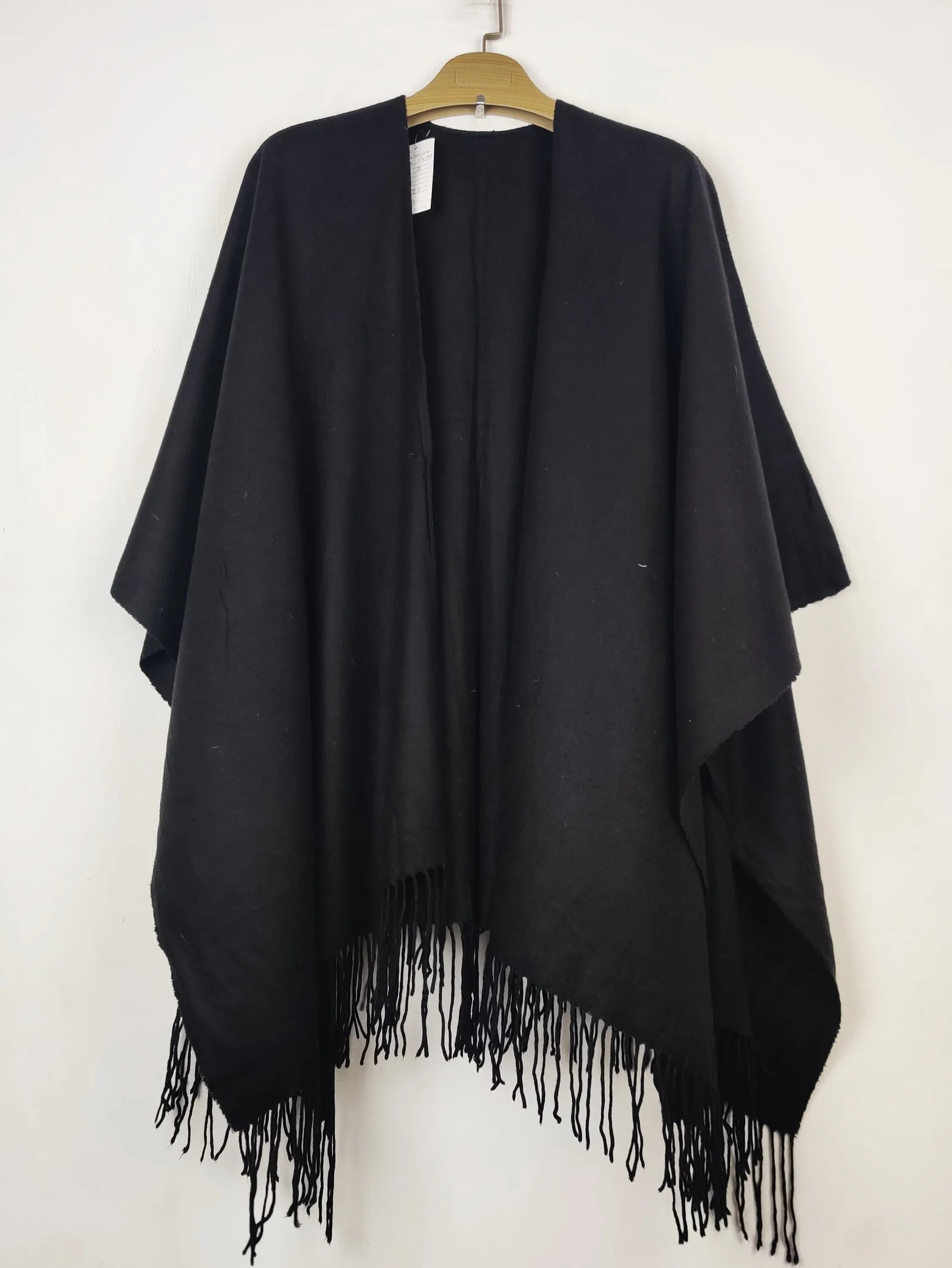 Buy online pre-used pre-loved 100% authentic & Original branded Unknown Brand (CS-5479) available in Pakistan. Top international brands avilable.