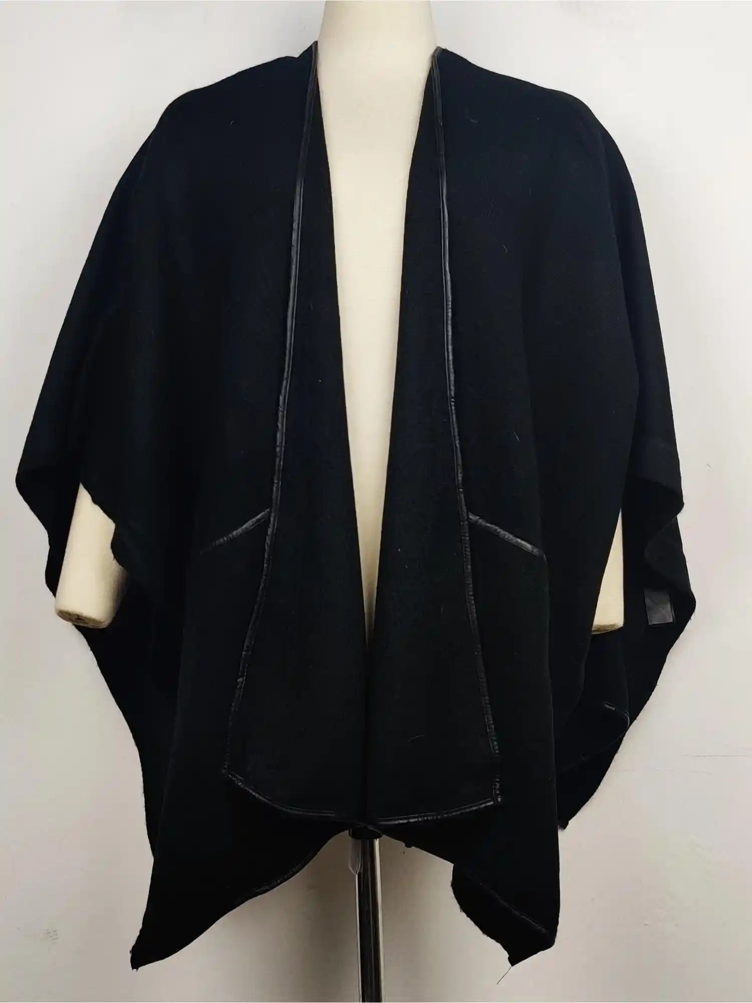 Buy online pre-used pre-loved 100% authentic & Original branded Parfois (CS-979) available in Pakistan. Top international brands avilable.