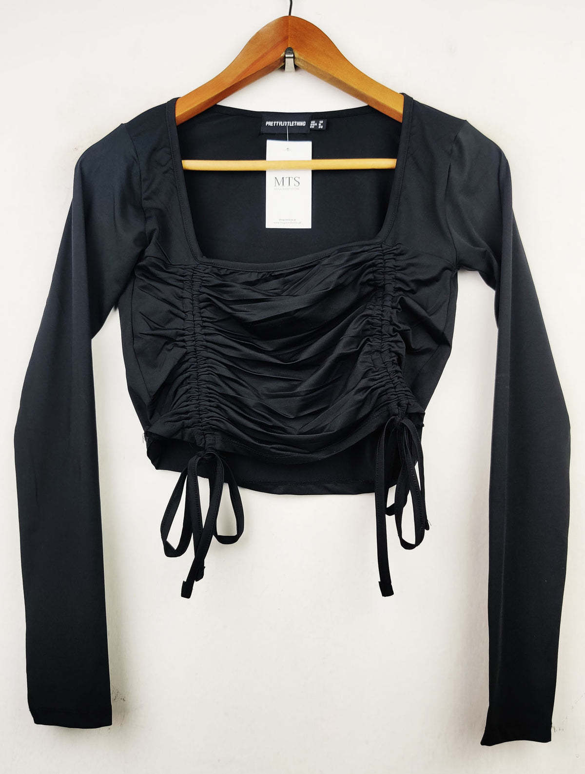 Buy online pre-used pre-loved 100% authentic & Original branded Pretty Little Thing (CT-1058) available in Pakistan. Top international brands avilable.