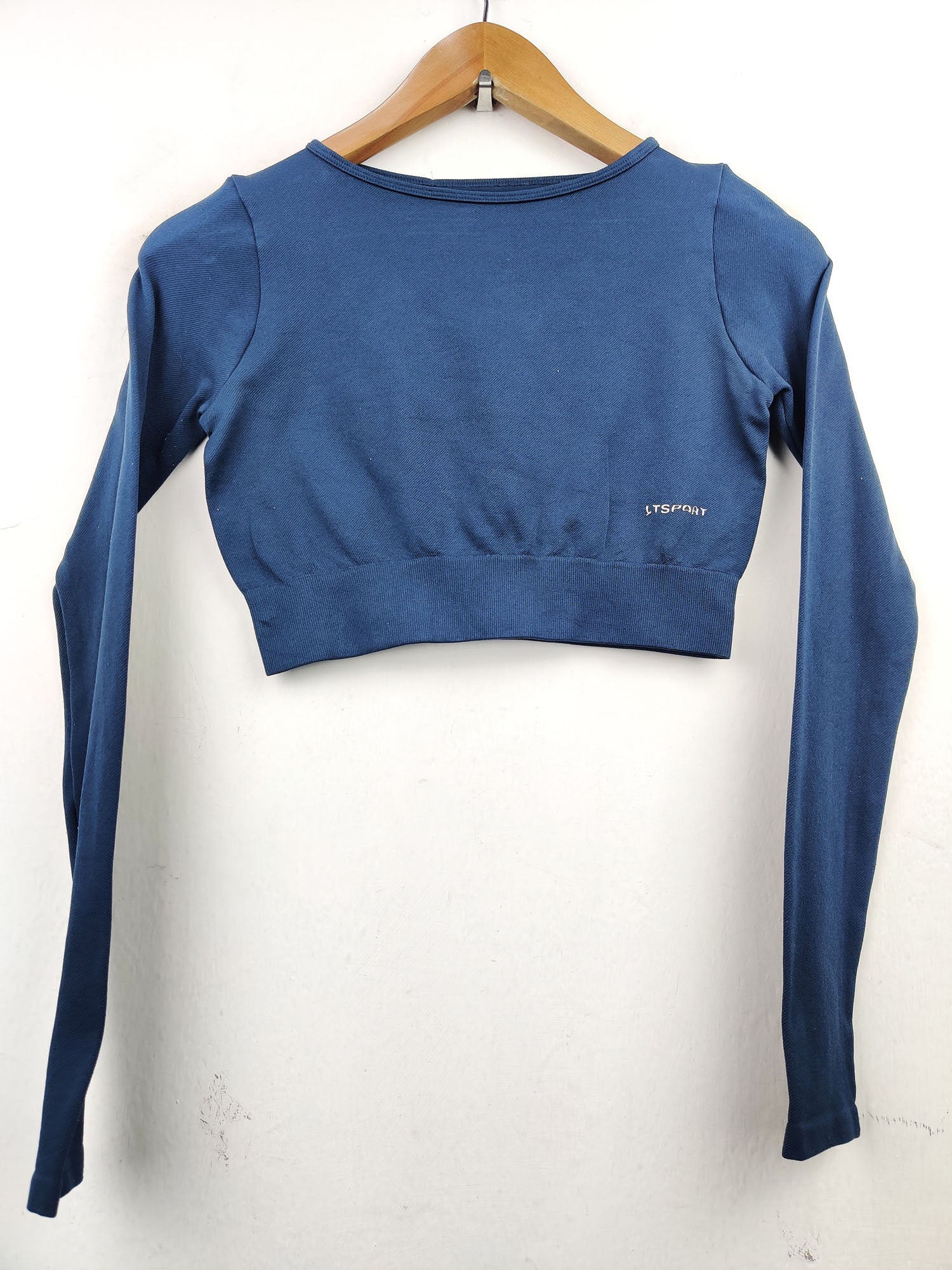 Buy online pre-used pre-loved 100% authentic & Original branded Sport (CT-1235) available in Pakistan. Top international brands avilable.