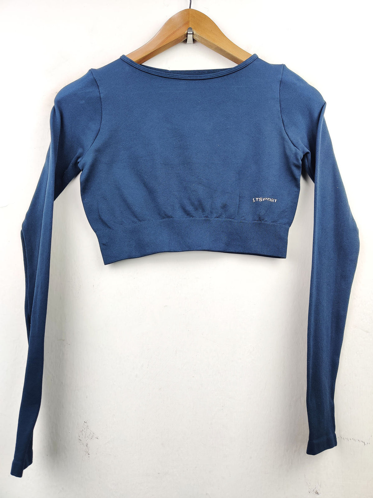 Buy online pre-used pre-loved 100% authentic & Original branded Sport (CT-1235) available in Pakistan. Top international brands avilable.