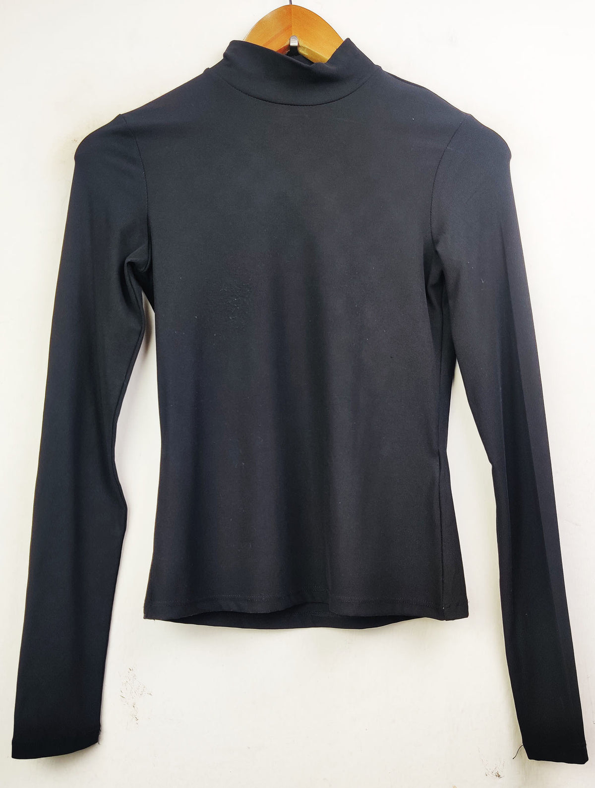 Buy online pre-used pre-loved 100% authentic & Original branded H&M (CT-1741) available in Pakistan. Top international brands avilable.