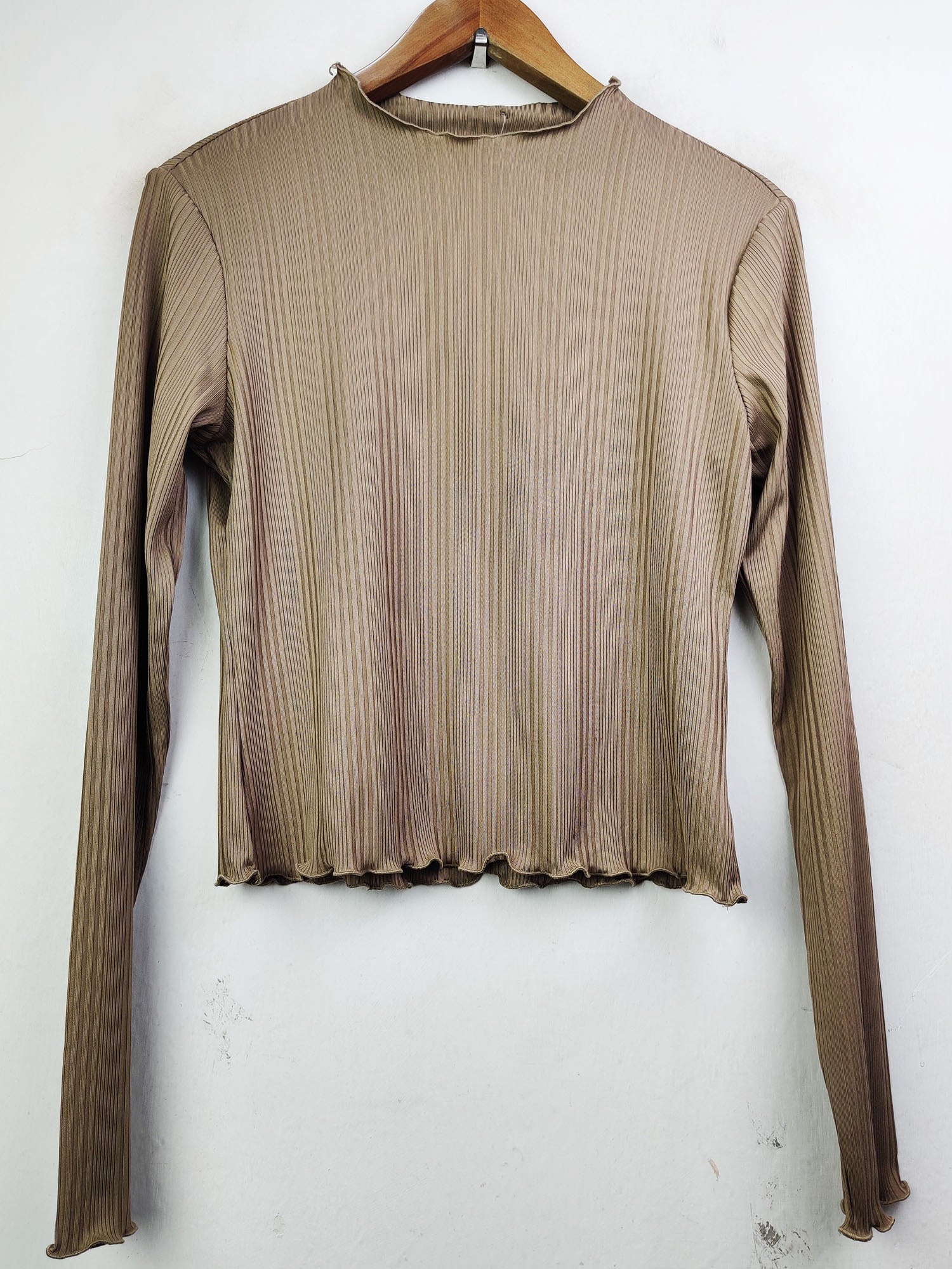 Buy online pre-used pre-loved 100% authentic & Original branded Urban Revivo (CT-1746) available in Pakistan. Top international brands avilable.