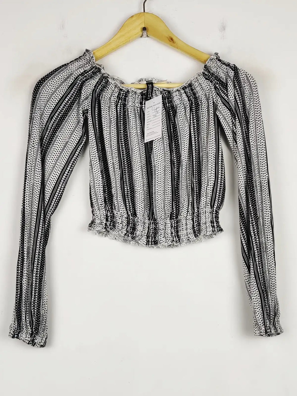 Buy online pre-used pre-loved 100% authentic & Original branded H&M (CT-2001) available in Pakistan. Top international brands avilable.