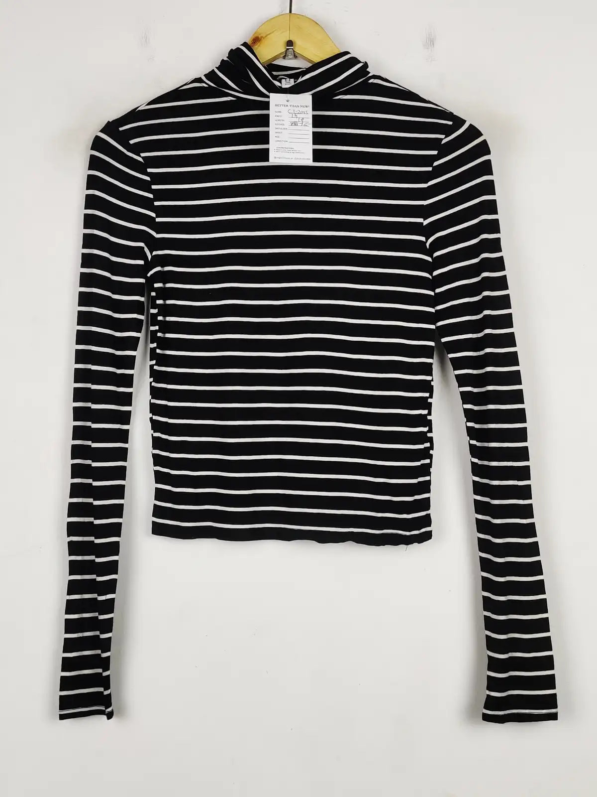 Buy online pre-used pre-loved 100% authentic & Original branded H&M (CT-2045) available in Pakistan. Top international brands avilable.