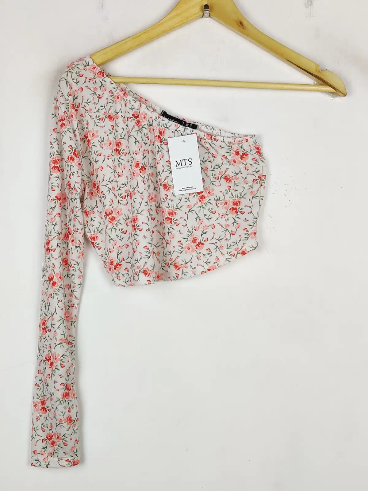Buy online pre-used pre-loved 100% authentic & Original branded Boohoo (CT-2078) available in Pakistan. Top international brands avilable.
