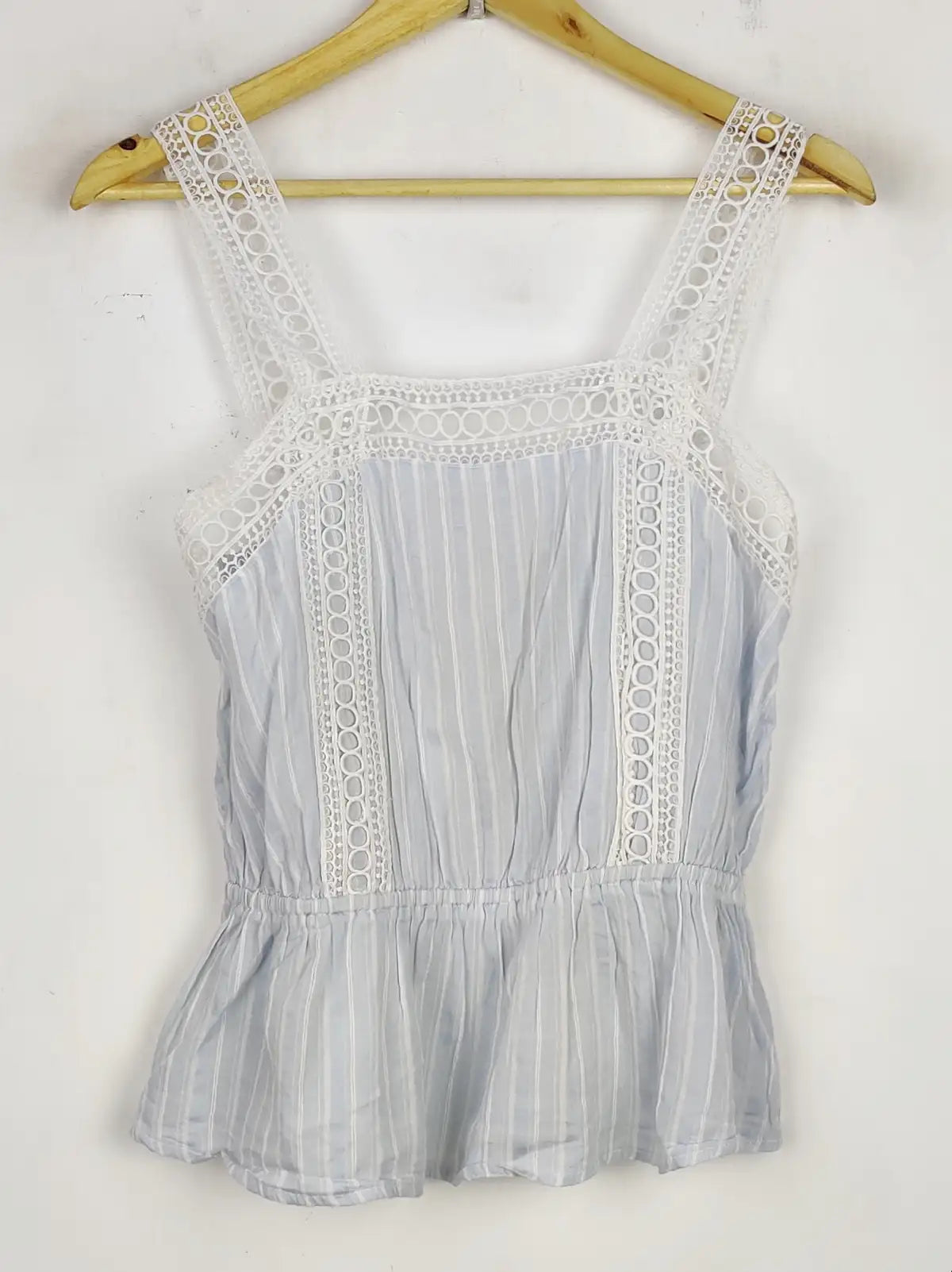 Buy online pre-used pre-loved 100% authentic & Original branded H&M (CT-2126) available in Pakistan. Top international brands avilable.