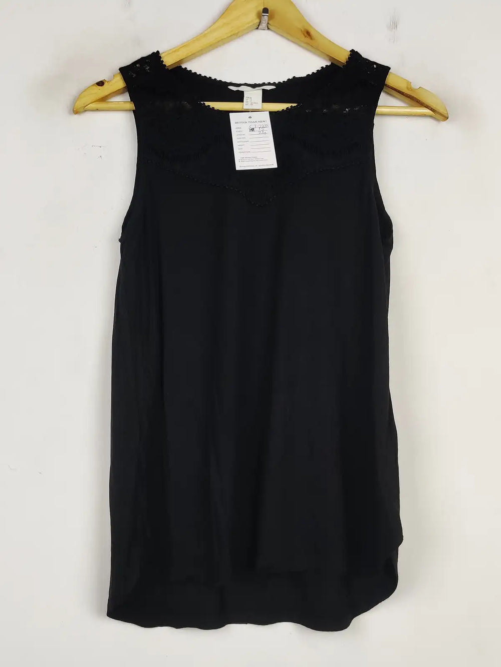 Buy online pre-used pre-loved 100% authentic & Original branded H&M (CT-2255) available in Pakistan. Top international brands avilable.