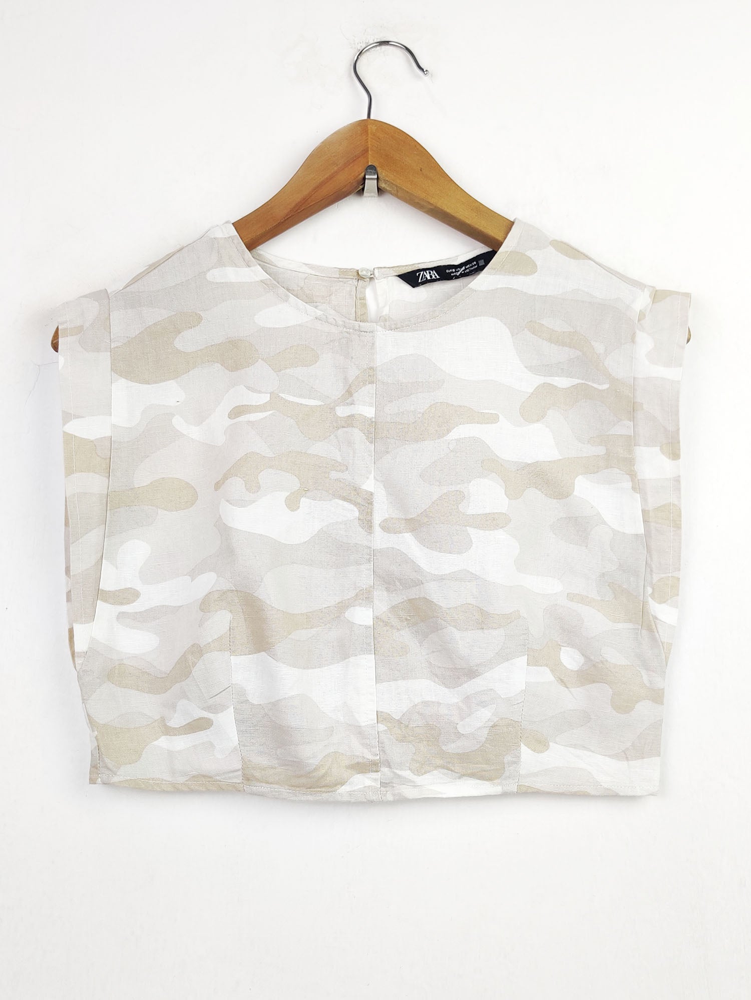 Buy online pre-used pre-loved 100% authentic & Original branded Zara (CT-244) available in Pakistan. Top international brands avilable.