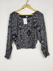 Buy online pre-used pre-loved 100% authentic & Original branded H&M (CT-2526) available in Pakistan. Top international brands avilable.