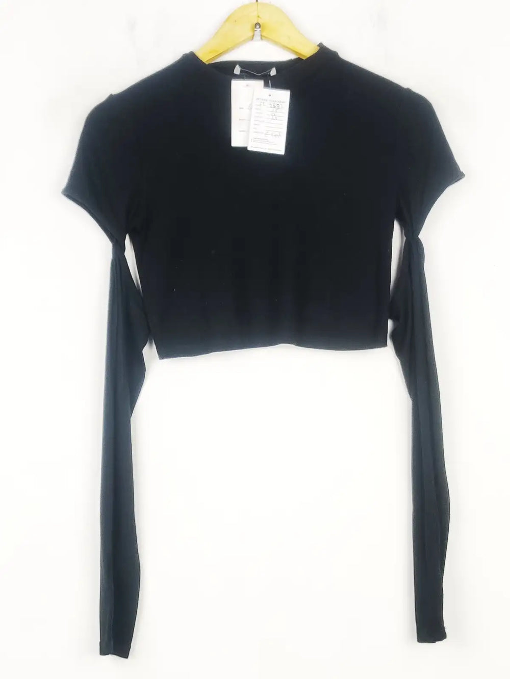 Buy online pre-used pre-loved 100% authentic & Original branded Bershka (CT-2682) available in Pakistan. Top international brands avilable.