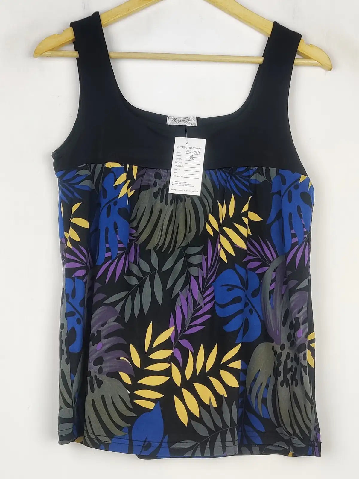 Buy online pre-used pre-loved 100% authentic & Original branded Repeat (CT-2748) available in Pakistan. Top international brands avilable.