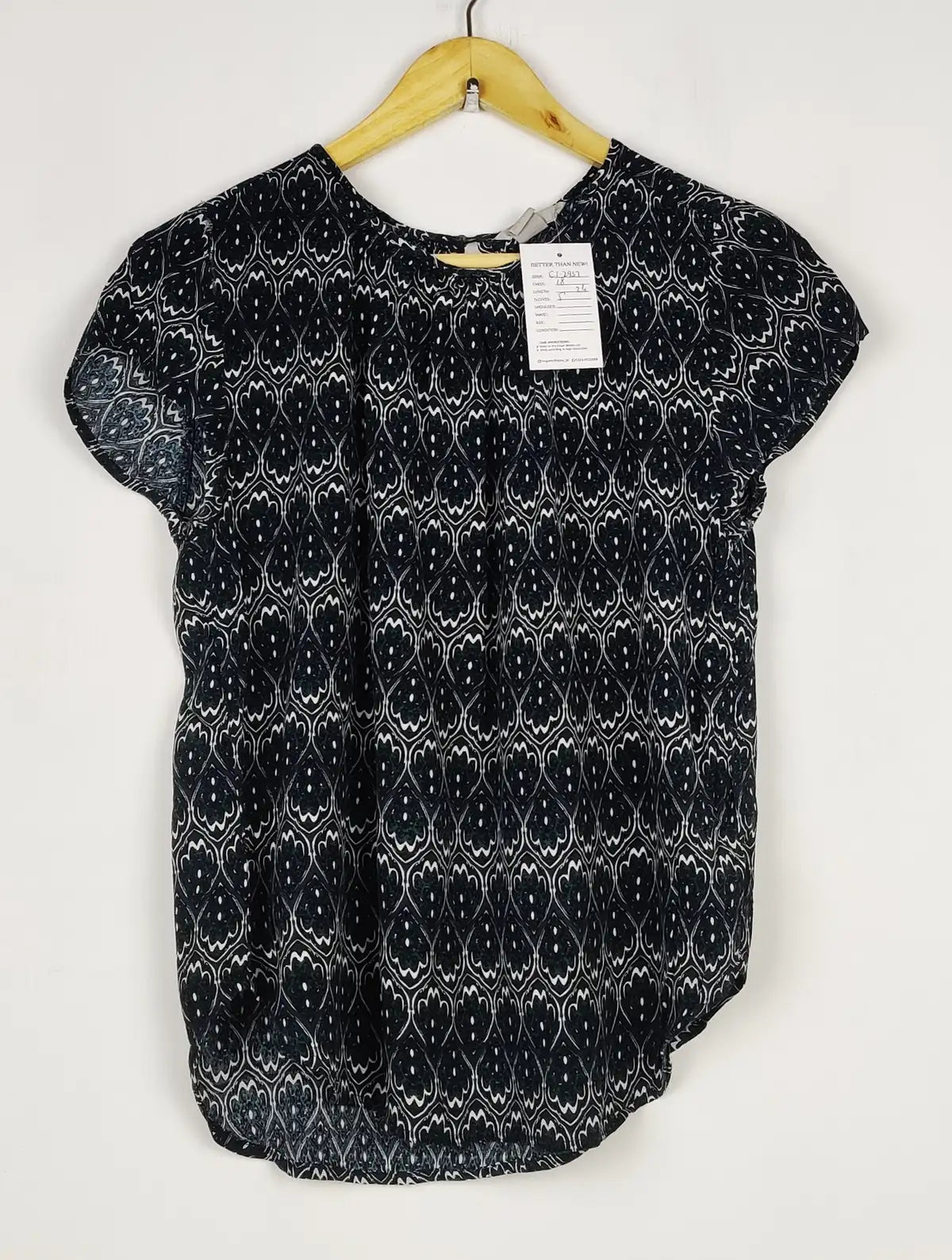 Buy online pre-used pre-loved 100% authentic & Original branded H&M (CT-2937) available in Pakistan. Top international brands avilable.