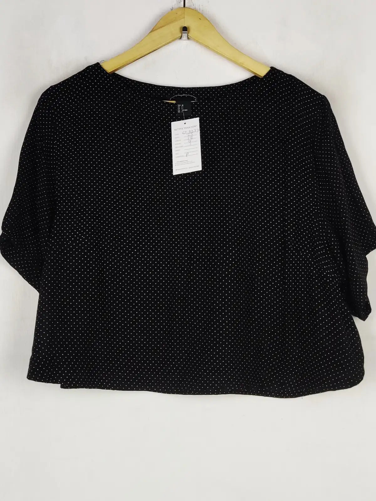Buy online pre-used pre-loved 100% authentic & Original branded H&M (CT-3277) available in Pakistan. Top international brands avilable.