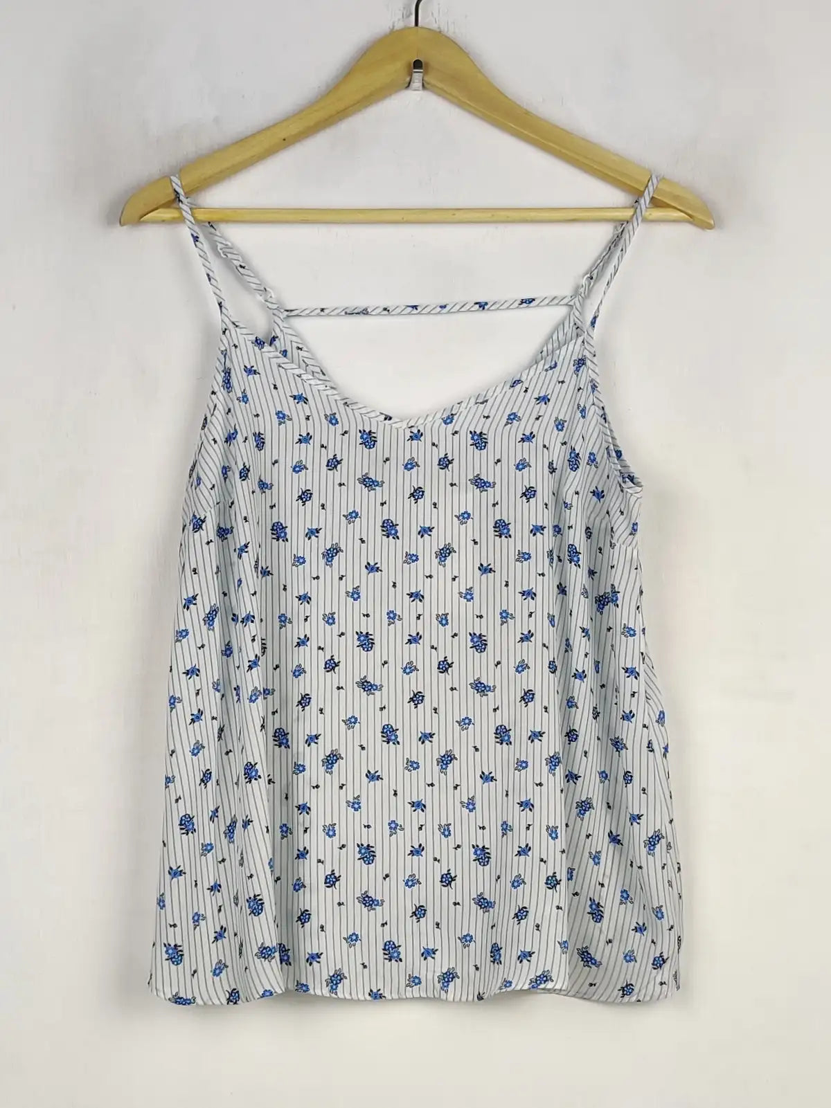 Buy online pre-used pre-loved 100% authentic & Original branded Unknown Brand (CT-3419) available in Pakistan. Top international brands avilable.