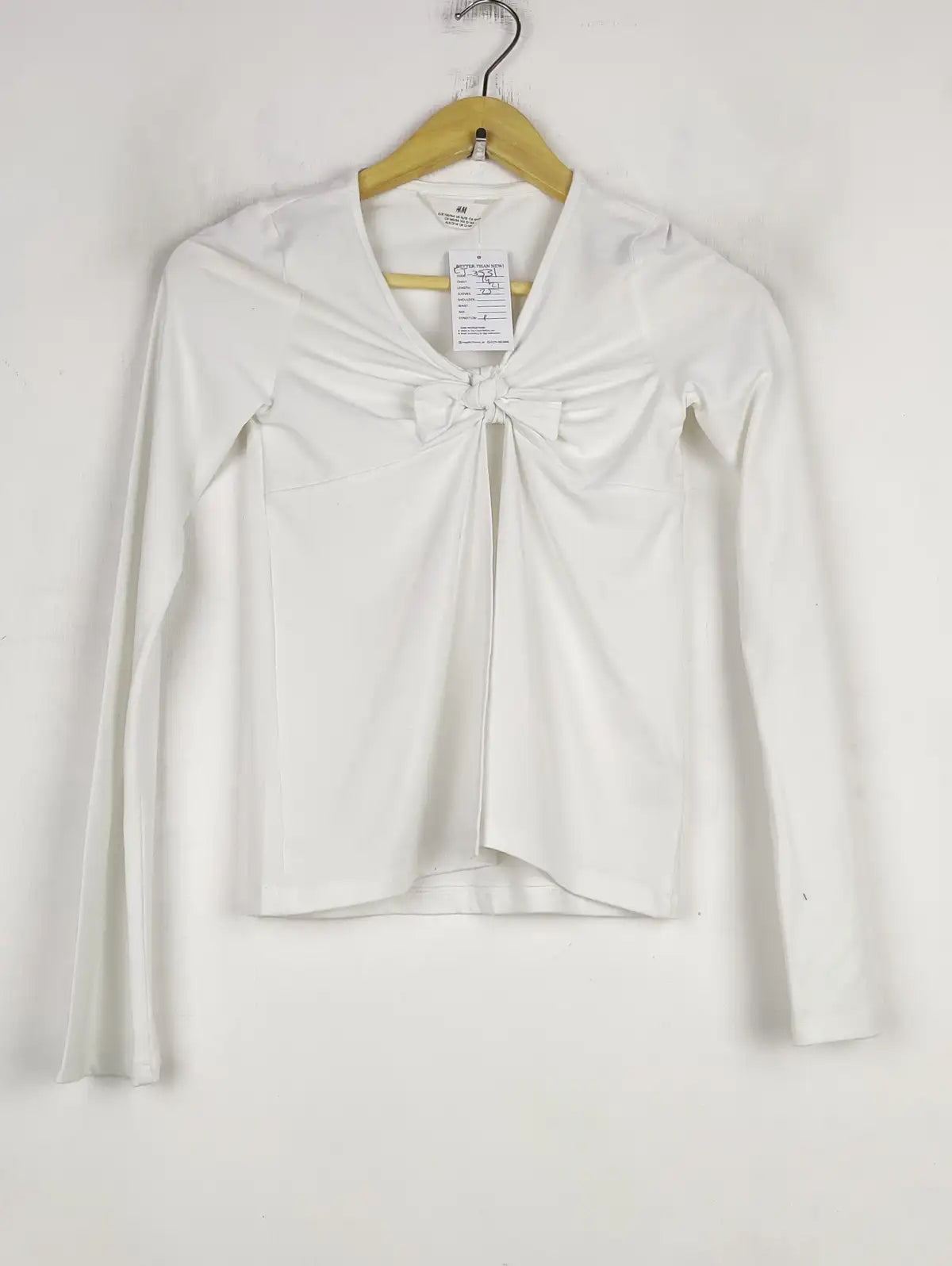 Buy online pre-used pre-loved 100% authentic & Original branded H&M (CT-3531) available in Pakistan. Top international brands avilable.
