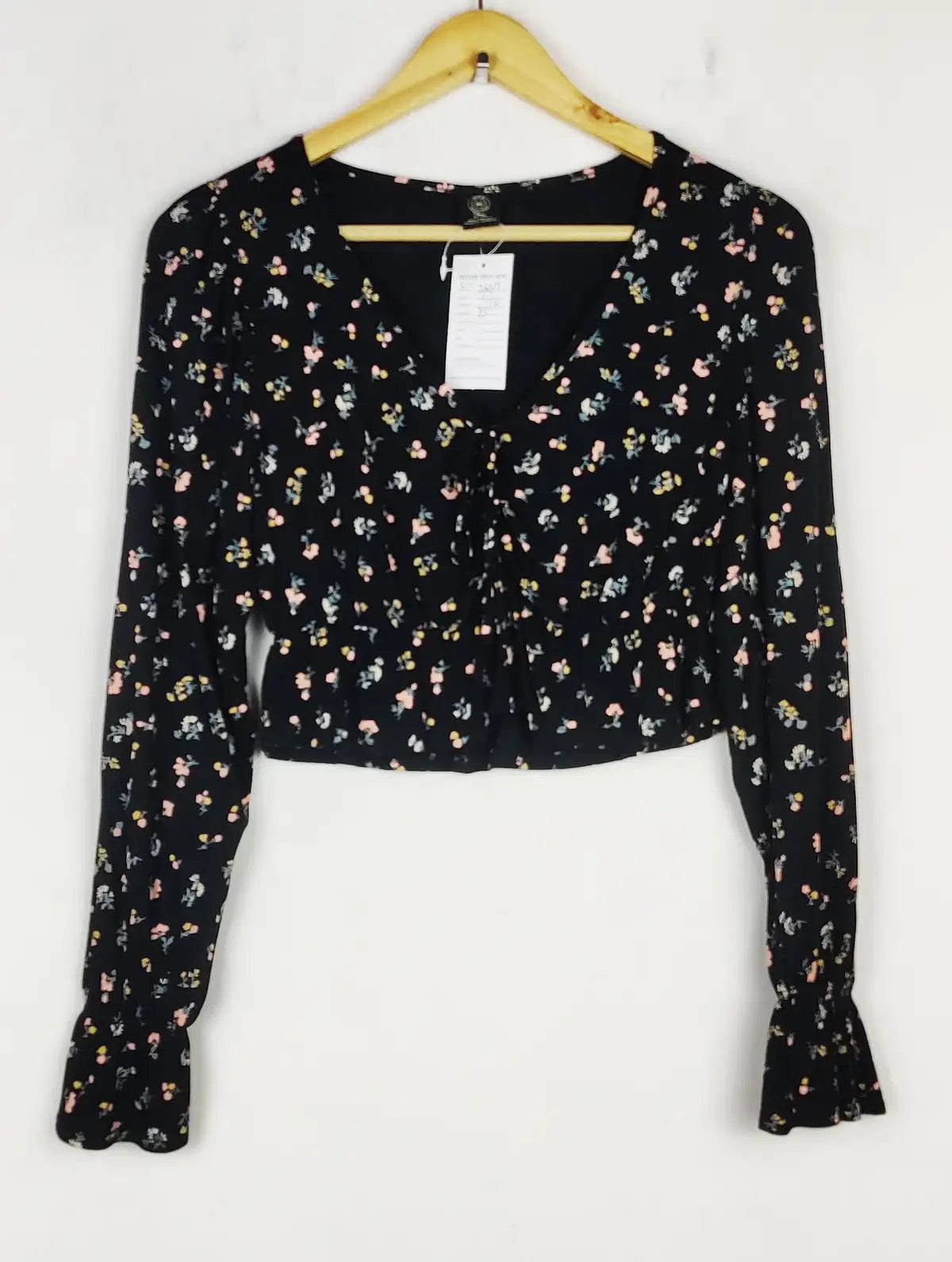 Buy online pre-used pre-loved 100% authentic & Original branded Urban Outfitters (CT-3647) available in Pakistan. Top international brands avilable.
