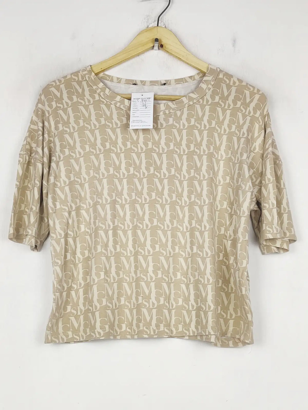 Buy online pre-used pre-loved 100% authentic & Original branded Unknown Brand (CT-3902) available in Pakistan. Top international brands avilable.