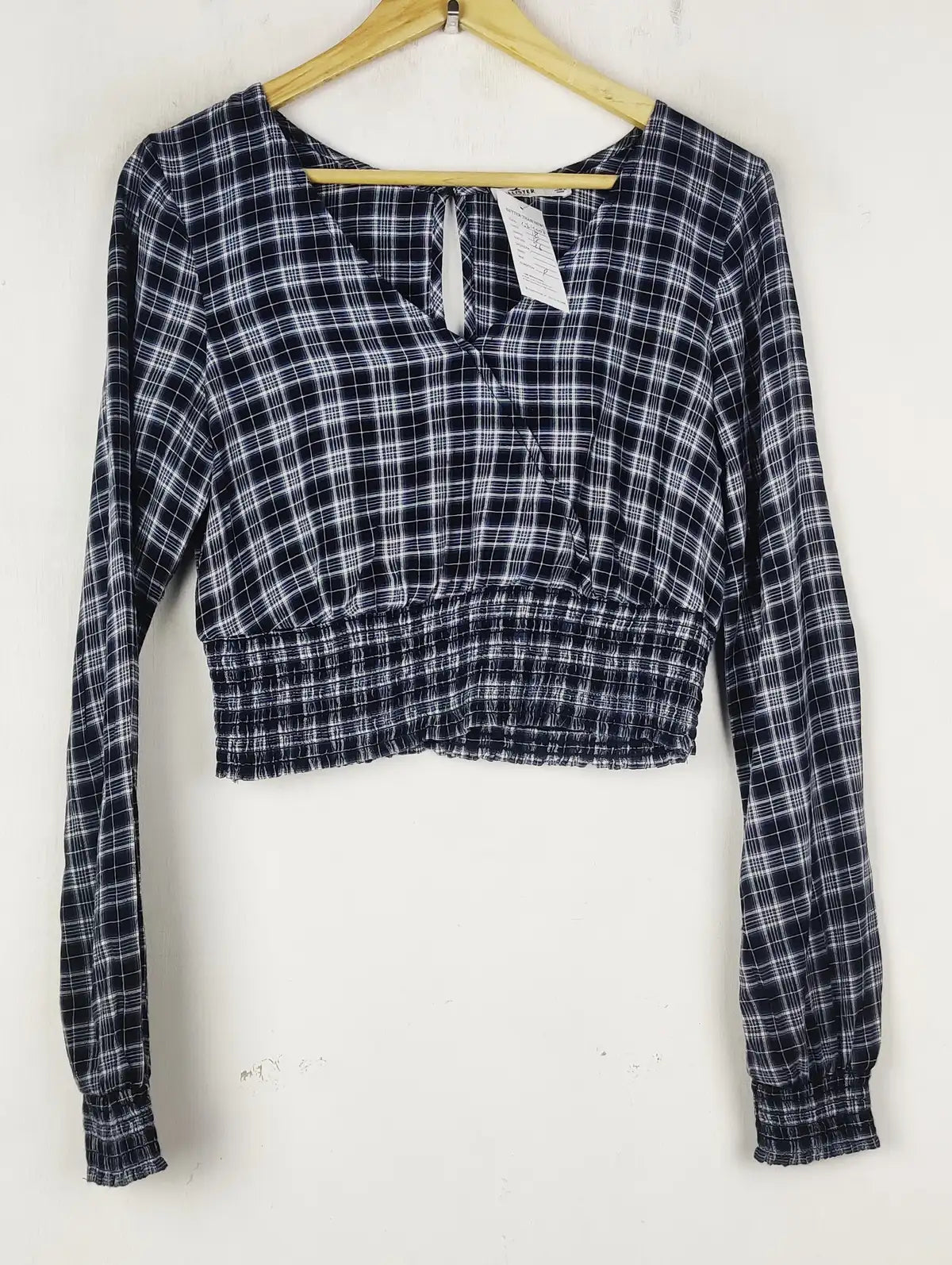 Buy online pre-used pre-loved 100% authentic & Original branded Hollister (CT-4007) available in Pakistan. Top international brands avilable.