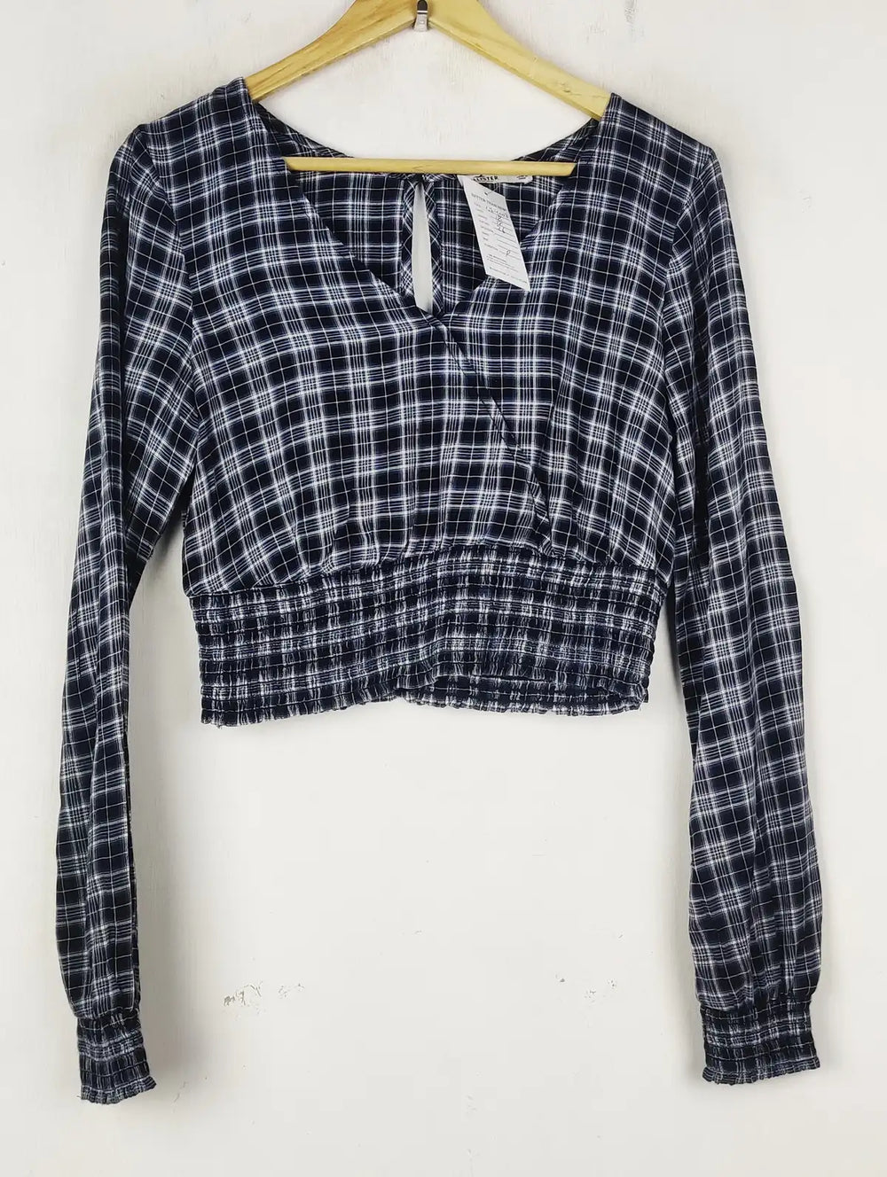 Buy online pre-used pre-loved 100% authentic & Original branded Hollister (CT-4007) available in Pakistan. Top international brands avilable.