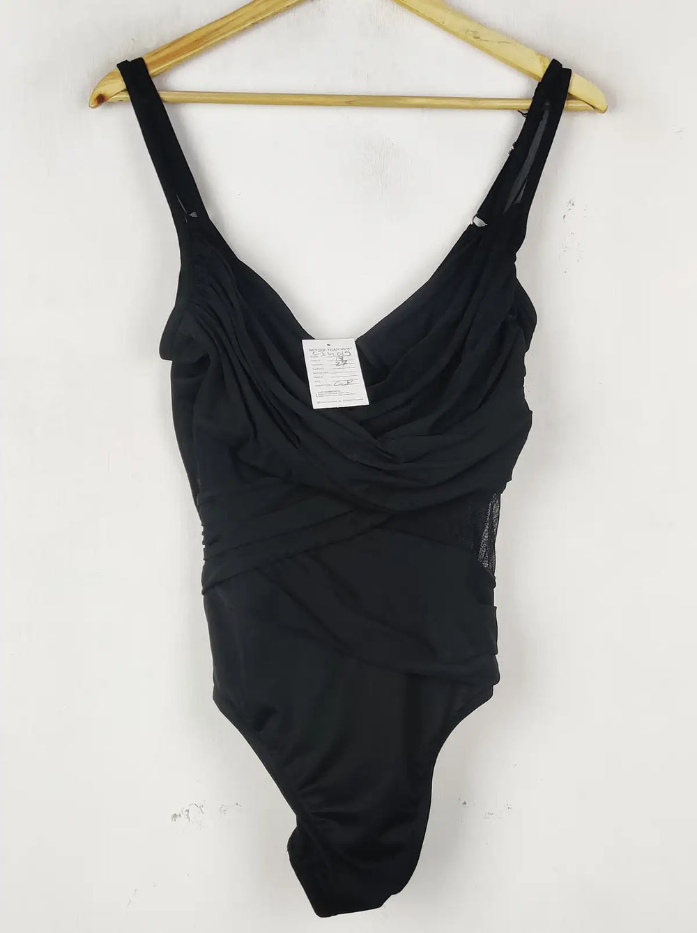 Buy online pre-used pre-loved 100% authentic & Original branded Unknown Brand (CT-4015) available in Pakistan. Top international brands avilable.