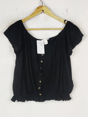 Buy online pre-used pre-loved 100% authentic & Original branded H&M (CT-4022) available in Pakistan. Top international brands avilable.