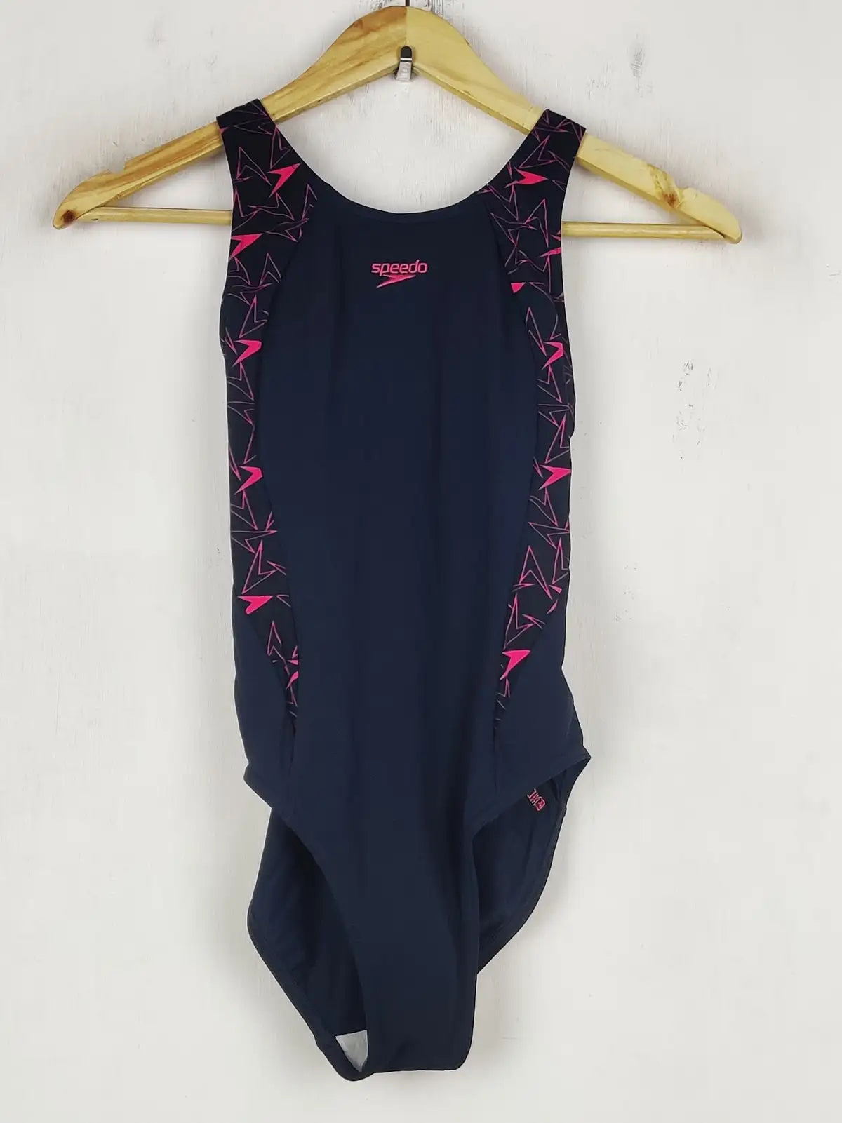 Buy online pre-used pre-loved 100% authentic & Original branded Speedo (CT-4123) available in Pakistan. Top international brands avilable.