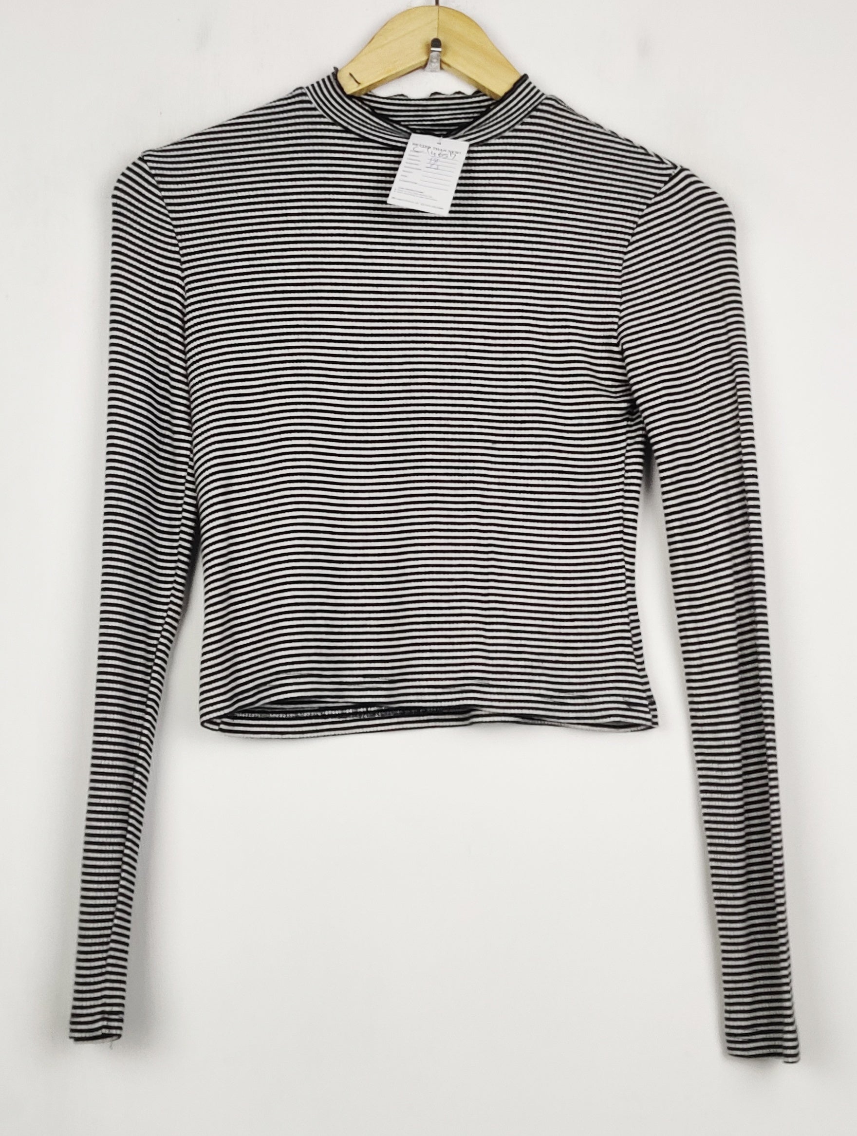 Buy online pre-used pre-loved 100% authentic & Original branded Bershka (CT-4657) available in Pakistan. Top international brands avilable.