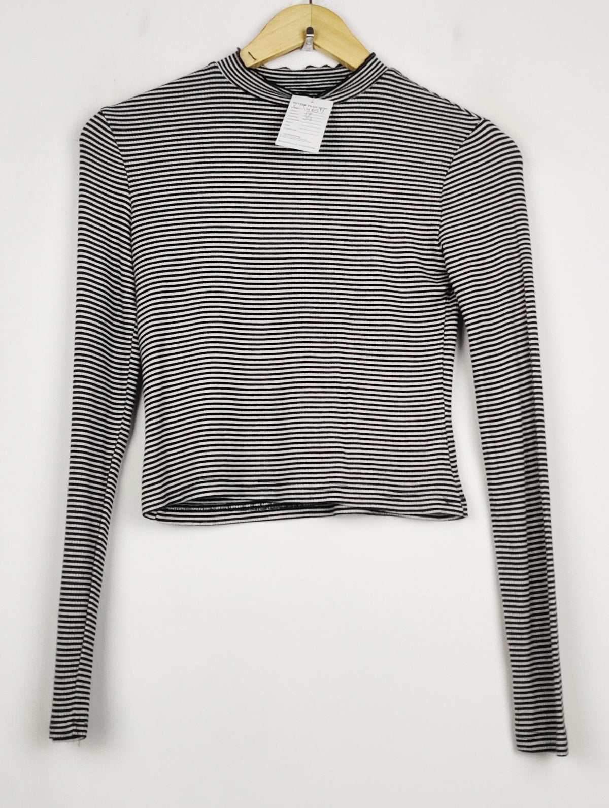 Buy online pre-used pre-loved 100% authentic & Original branded Bershka (CT-4657) available in Pakistan. Top international brands avilable.