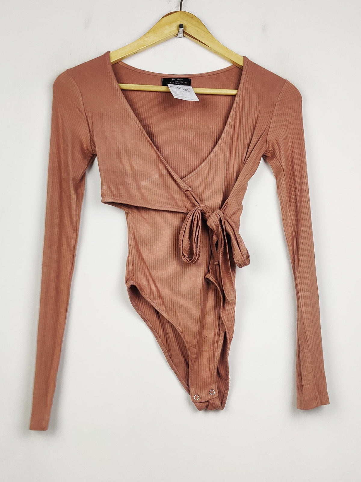 Buy online pre-used pre-loved 100% authentic & Original branded Bershka (CT-4672) available in Pakistan. Top international brands avilable.