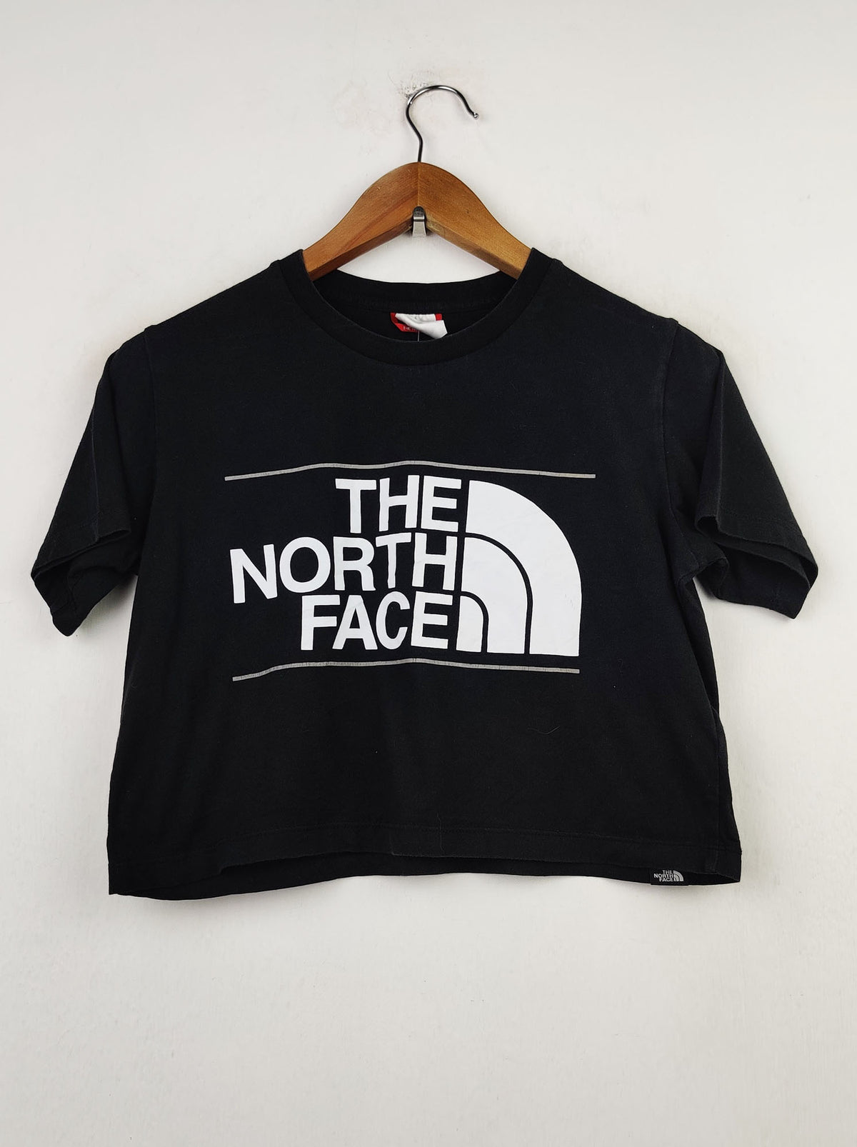 Buy online pre-used pre-loved 100% authentic & Original branded The North Face (CT-470) available in Pakistan. Top international brands avilable.