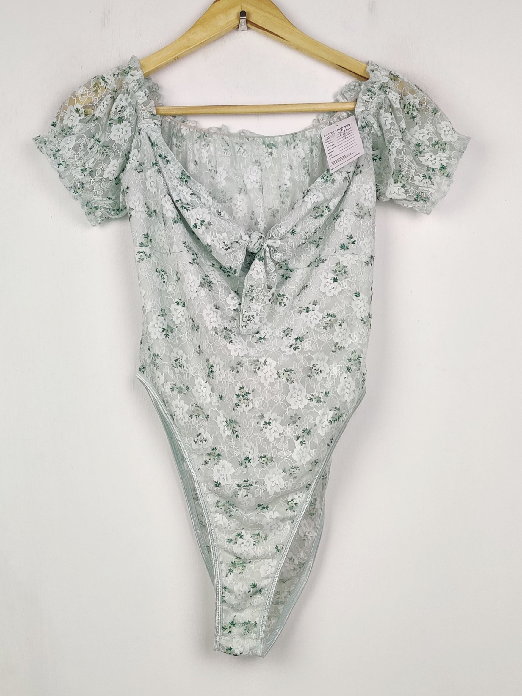 Buy online pre-used pre-loved 100% authentic & Original branded Unknown Brand (CT-4713) available in Pakistan. Top international brands avilable.