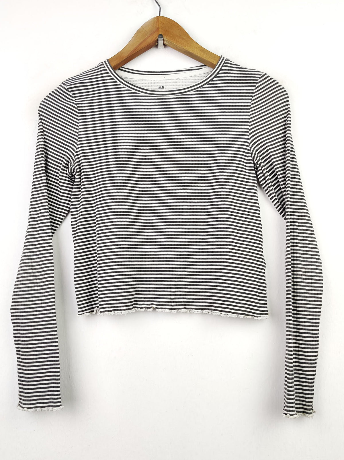 Buy online pre-used pre-loved 100% authentic & Original branded H&M (CT-473) available in Pakistan. Top international brands avilable.