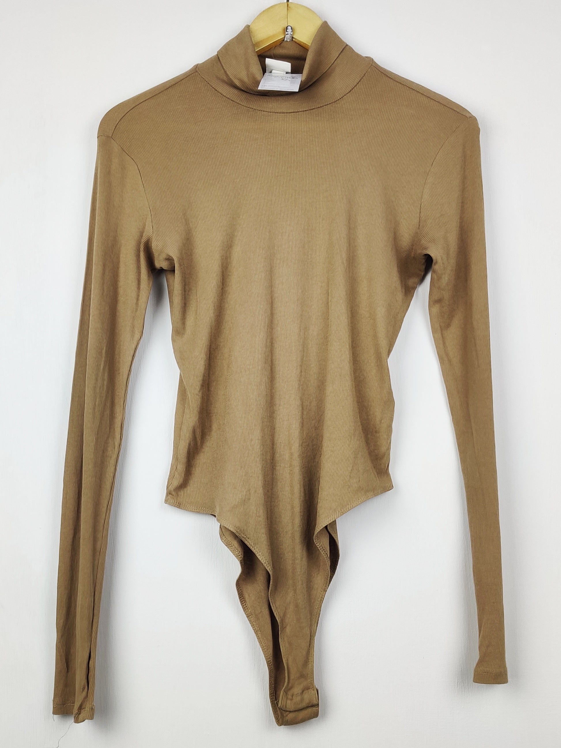 Buy online pre-used pre-loved 100% authentic & Original branded H&M (CT-4785) available in Pakistan. Top international brands avilable.