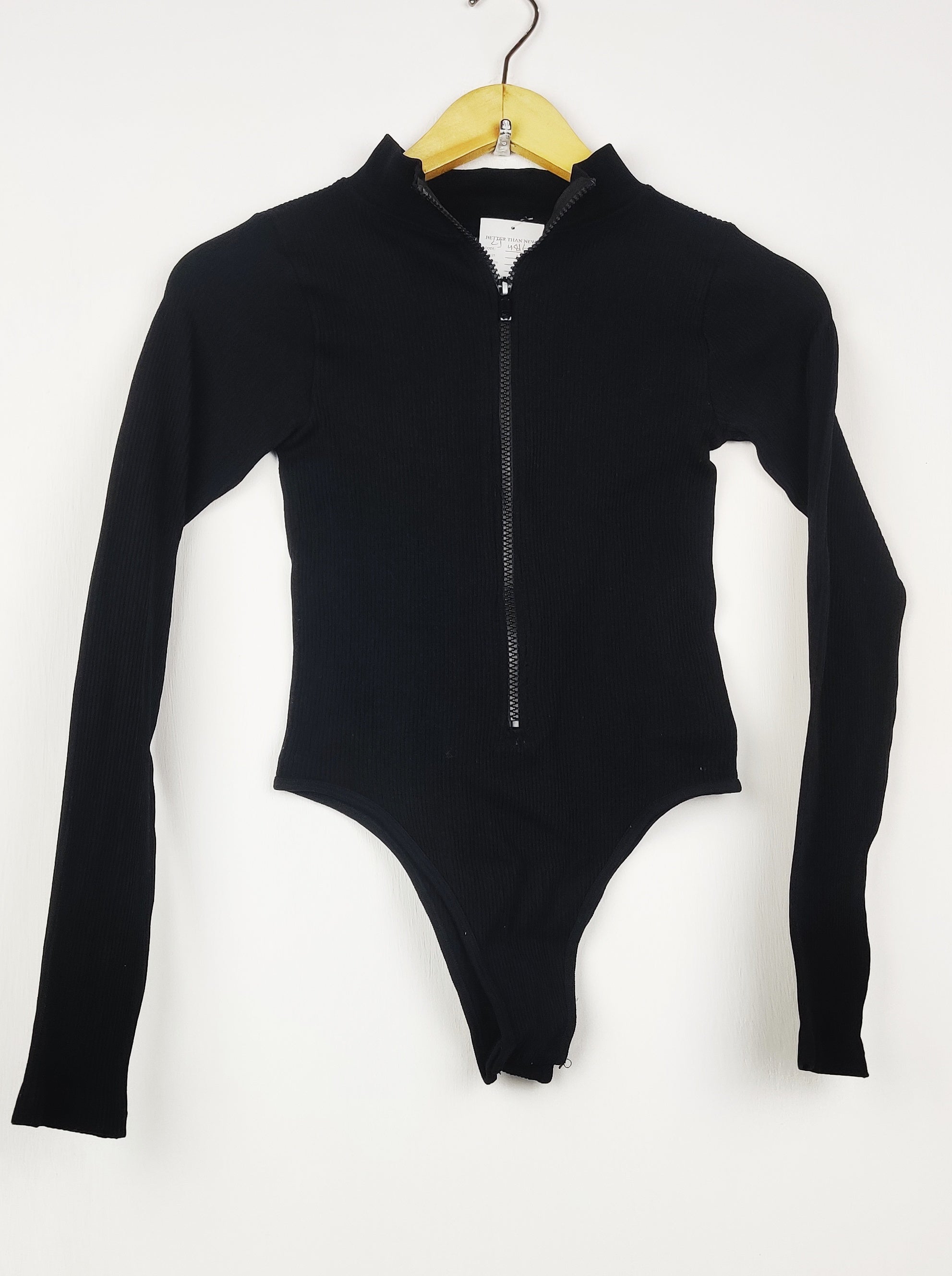 Buy online pre-used pre-loved 100% authentic & Original branded Unknown Brand (CT-4816) available in Pakistan. Top international brands avilable.