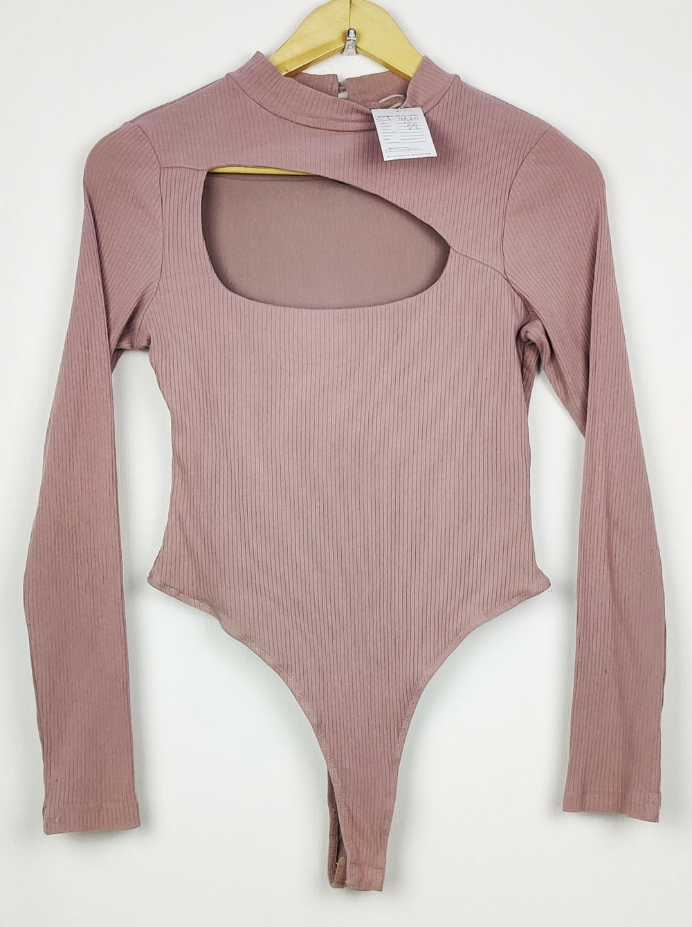 Buy online pre-used pre-loved 100% authentic & Original branded Unknown Brand (CT-4820) available in Pakistan. Top international brands avilable.