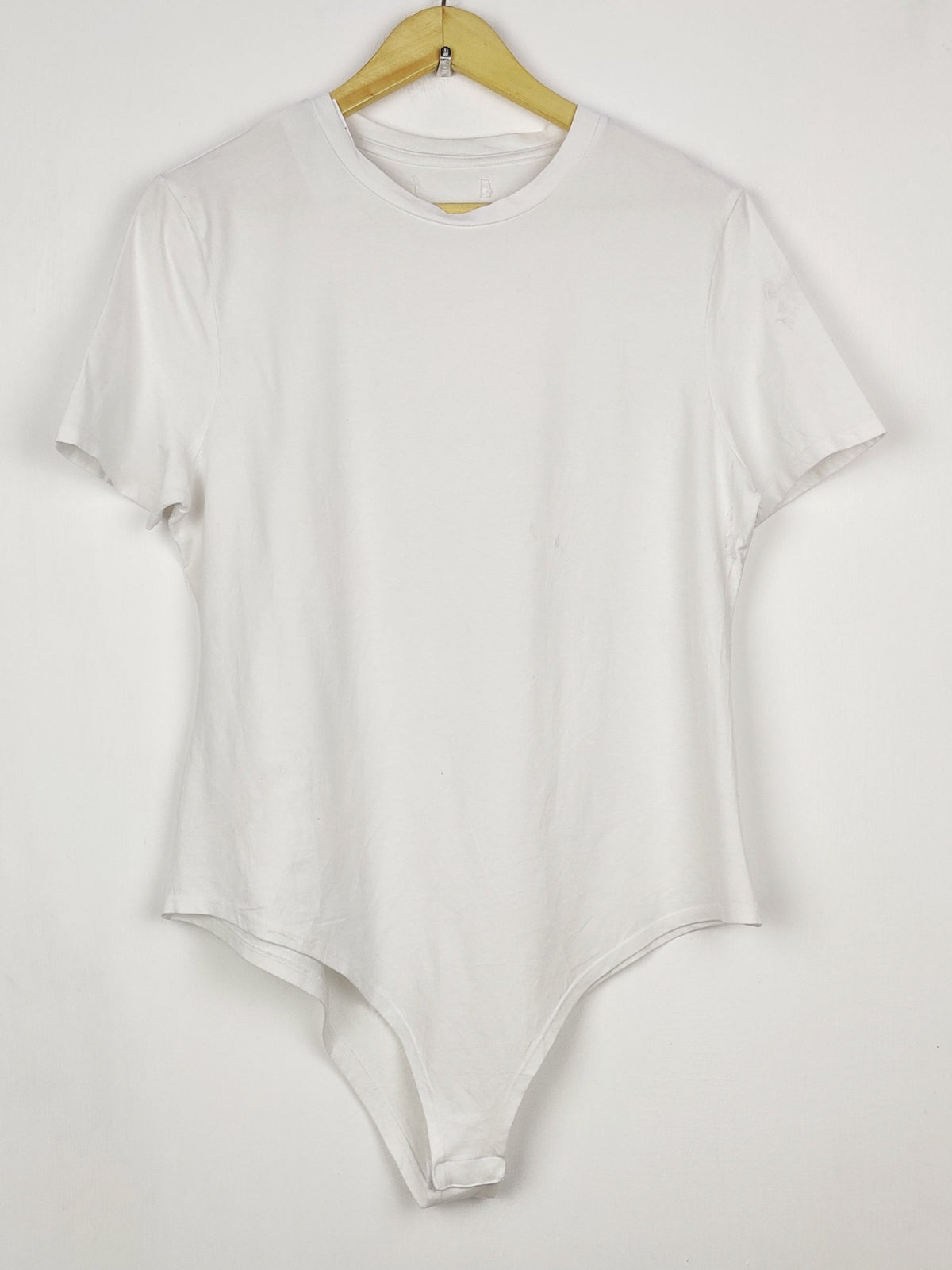 Buy online pre-used pre-loved 100% authentic & Original branded Unknown Brand (CT-4852) available in Pakistan. Top international brands avilable.