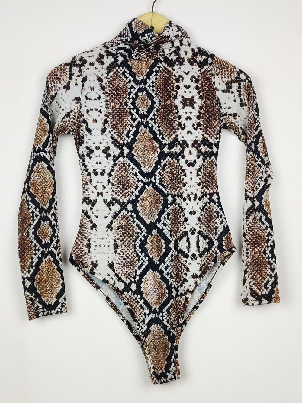 Buy online pre-used pre-loved 100% authentic & Original branded Prettylittlething (CT-4858) available in Pakistan. Top international brands avilable.