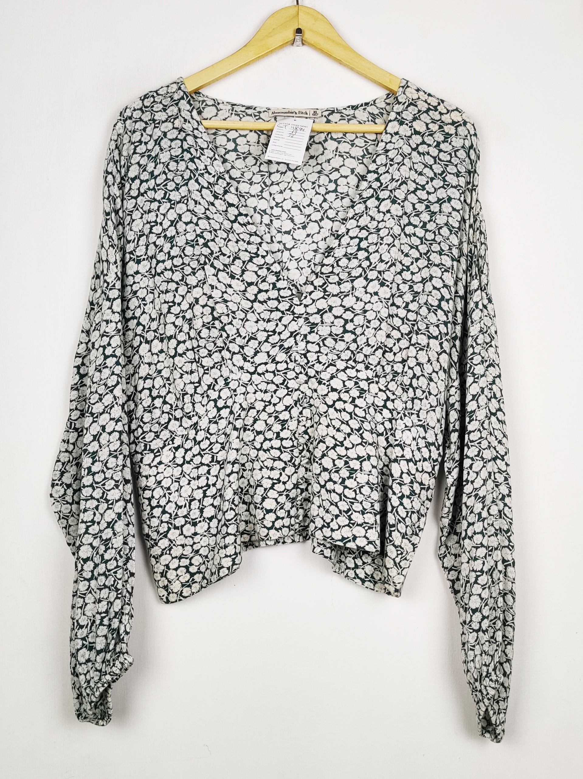 Buy online pre-used pre-loved 100% authentic & Original branded Abercrombie & Fitch (CT-4894) available in Pakistan. Top international brands avilable.