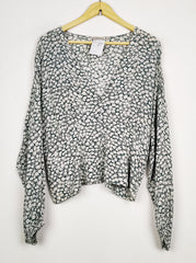 Buy online pre-used pre-loved 100% authentic & Original branded Abercrombie & Fitch (CT-4894) available in Pakistan. Top international brands avilable.