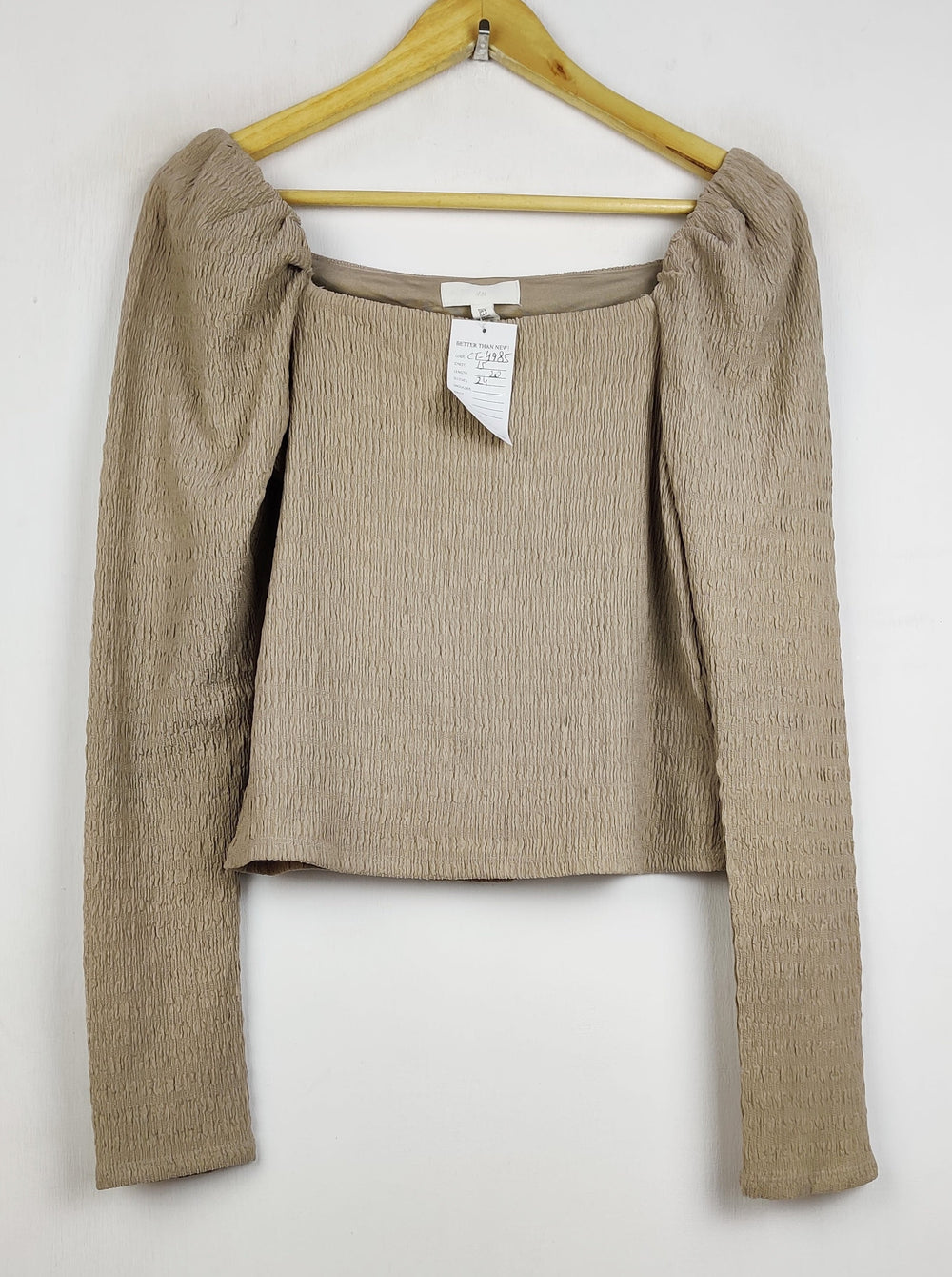 Buy online pre-used pre-loved 100% authentic & Original branded H&M (CT-4985) available in Pakistan. Top international brands avilable.