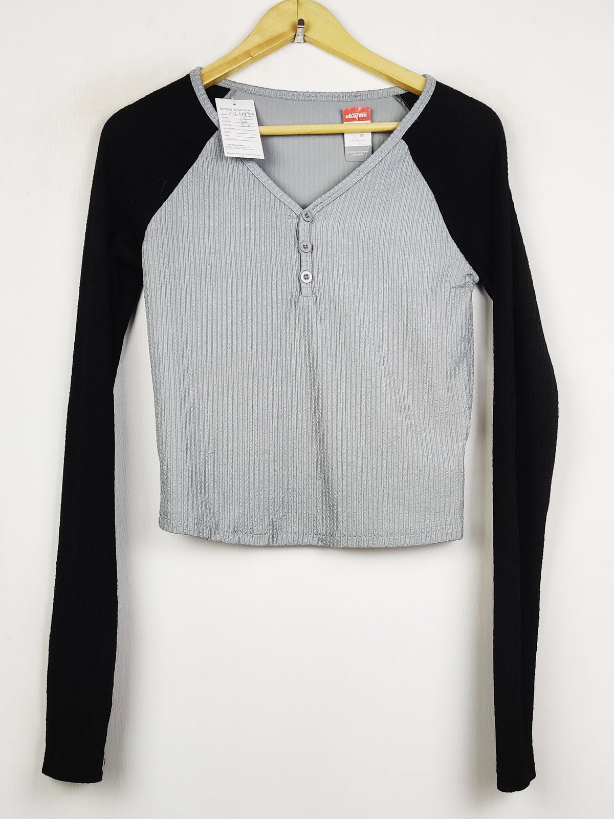 Buy online pre-used pre-loved 100% authentic & Original branded Dazy (CT-4993) available in Pakistan. Top international brands avilable.